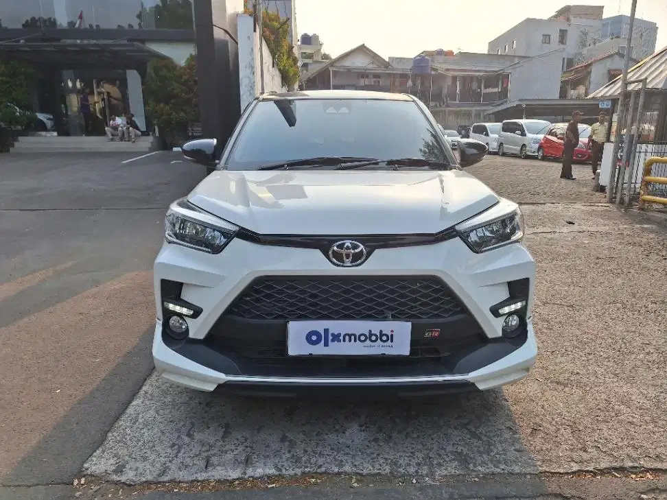 LOW DP Toyota Raize 1.0 GR Sport TSS Two Tone Bensin-AT 2022 DAB