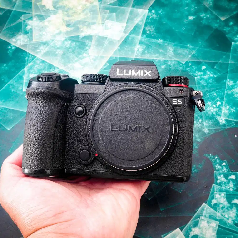 Panasonic Lumix S5 Body. Fullset Like New. sc 2rb. Lumix DC-S5