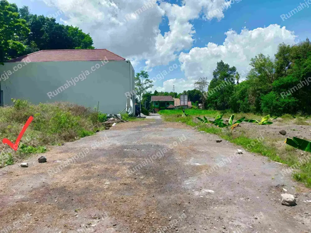 tanah selatan kampus UII jalan Kaliurang KM 13.5