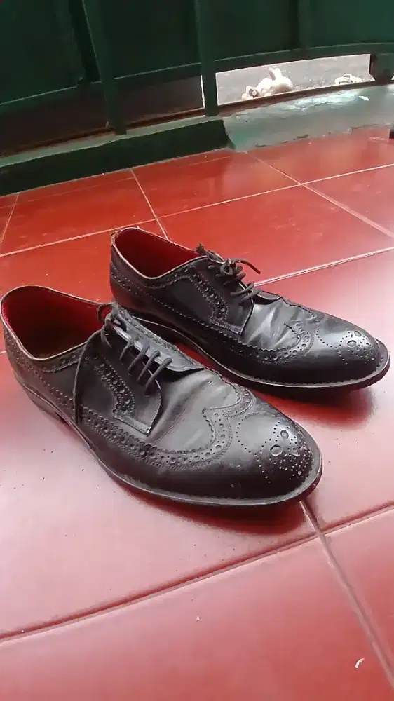 Sepatu pantofel pria