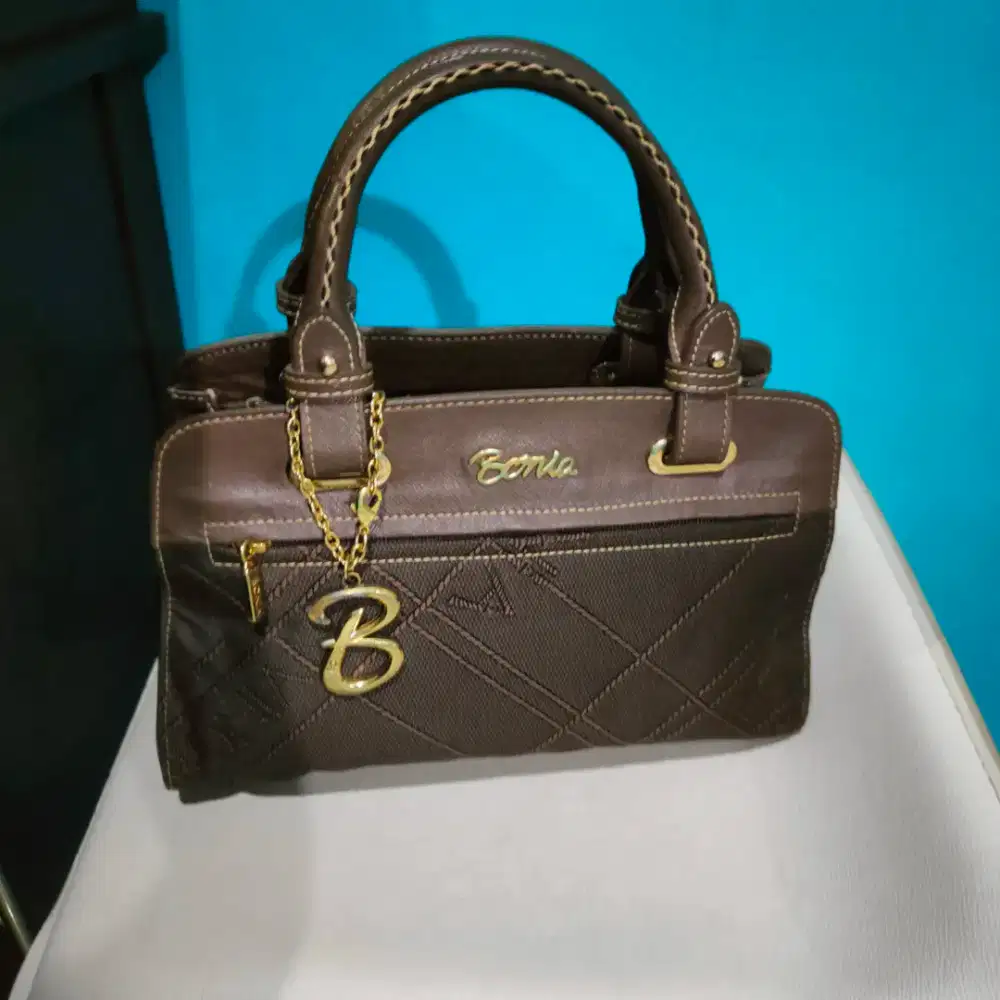 Tas Bonia tas tangan