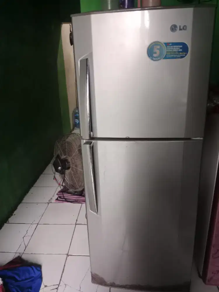 Kulkas 2 pintu merek Lg