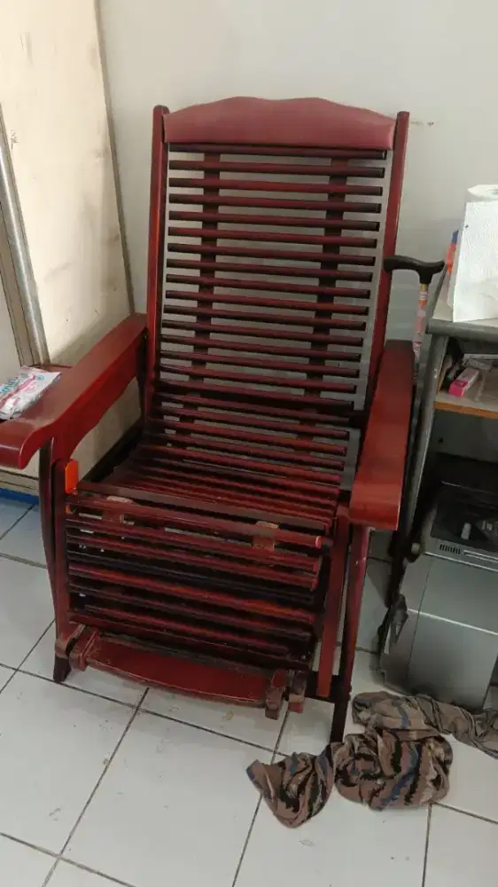 Kursi santai dari bahan Kayu ex impor dari China