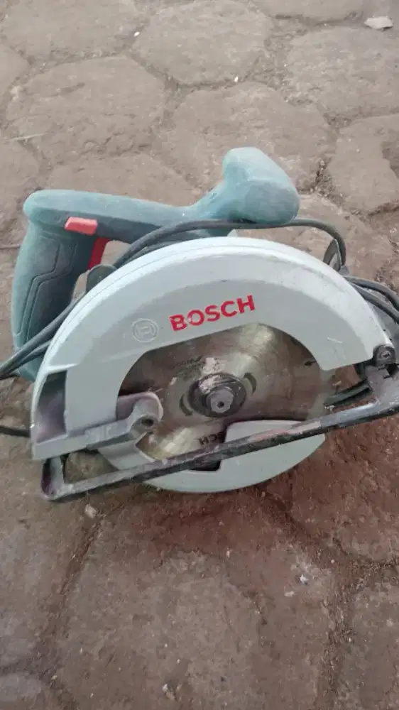 Bosch cutting kayu, 1300 watt