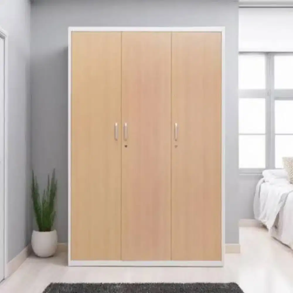 Lemari pakaian 3 pintu metal