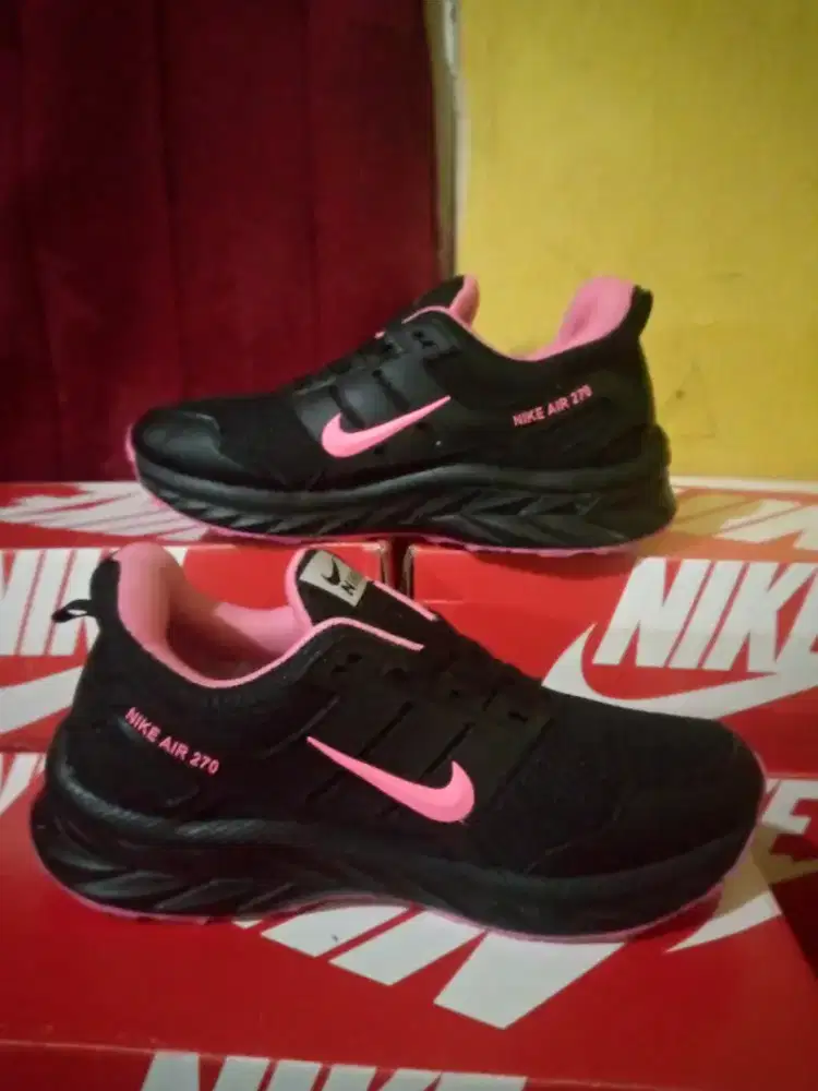 Sepatu running Nike
