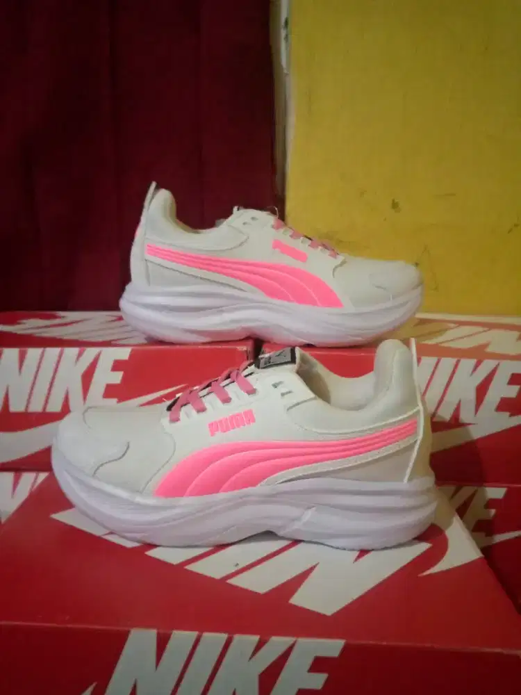 Sepatu running puma