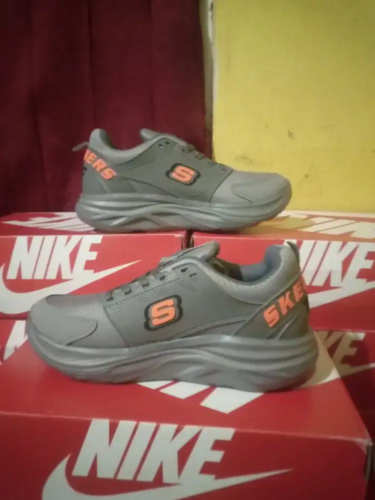 Sepatu running skechers