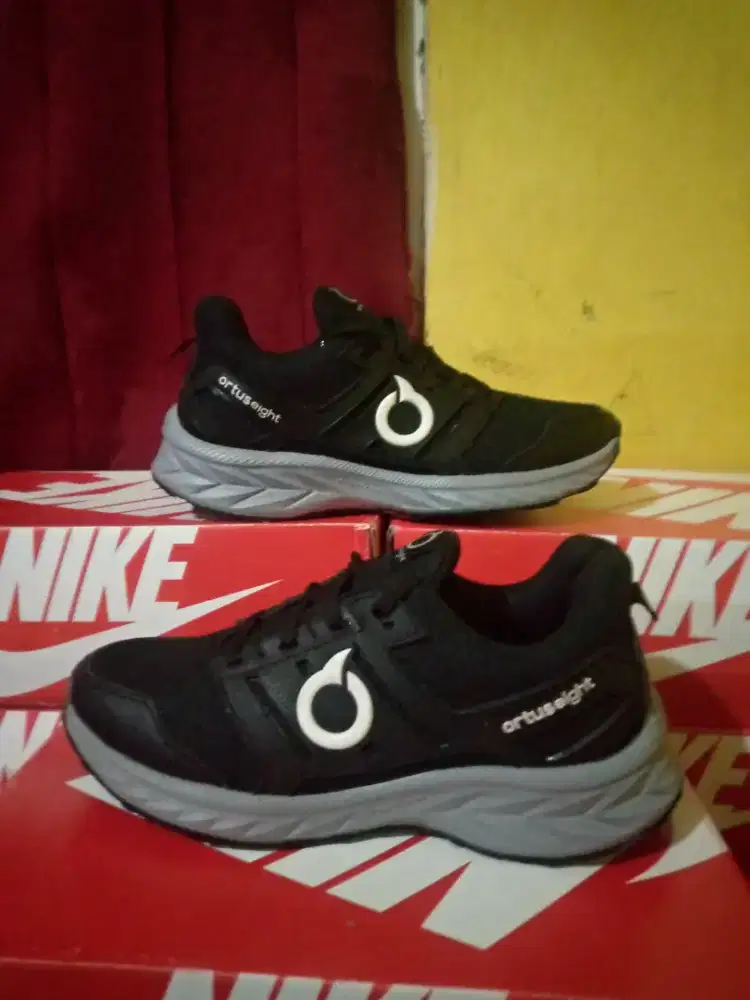 Sepatu running Ortus
