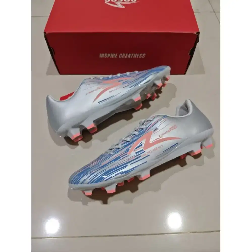 Sepatu bola specs lightspeed reborn glacier Gray 41