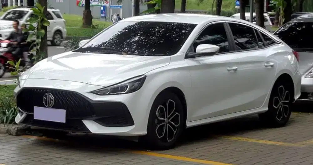 MOBIL MG 5 GT 2023 PUTIH
