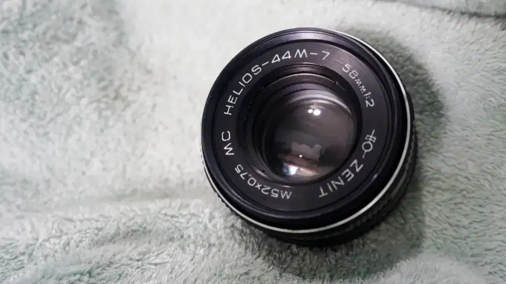 Lensa Helios 44M-7