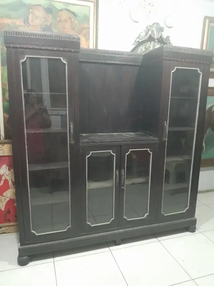 Lemari antik jaman belanda