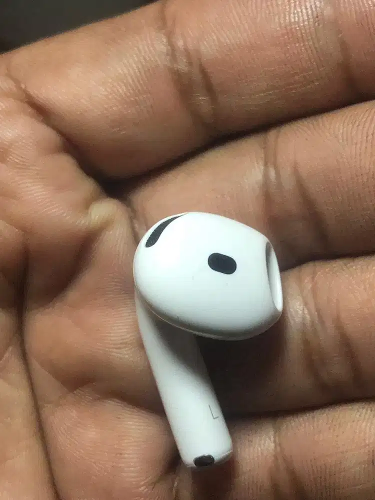 Airpods 4th gen left earpiece only
