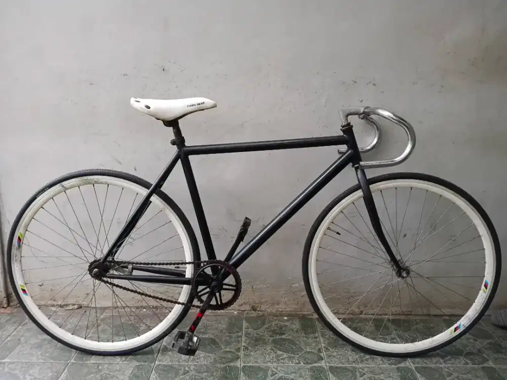 Fixie terpedo ban baru2, siap goes.ttambah spedabisa jg.