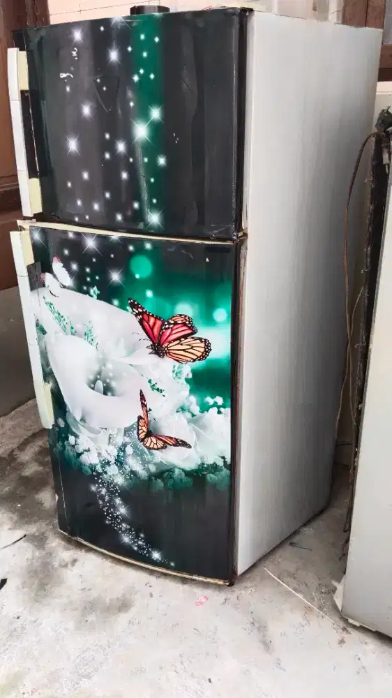 Kulkas SHARP 2Pt tanpa Bunga Es Cepat Beku, Mesin halus orisinal.