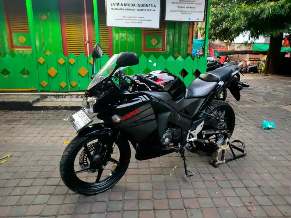 Honda CBR 150R CBU PGM-FI Thn 2013