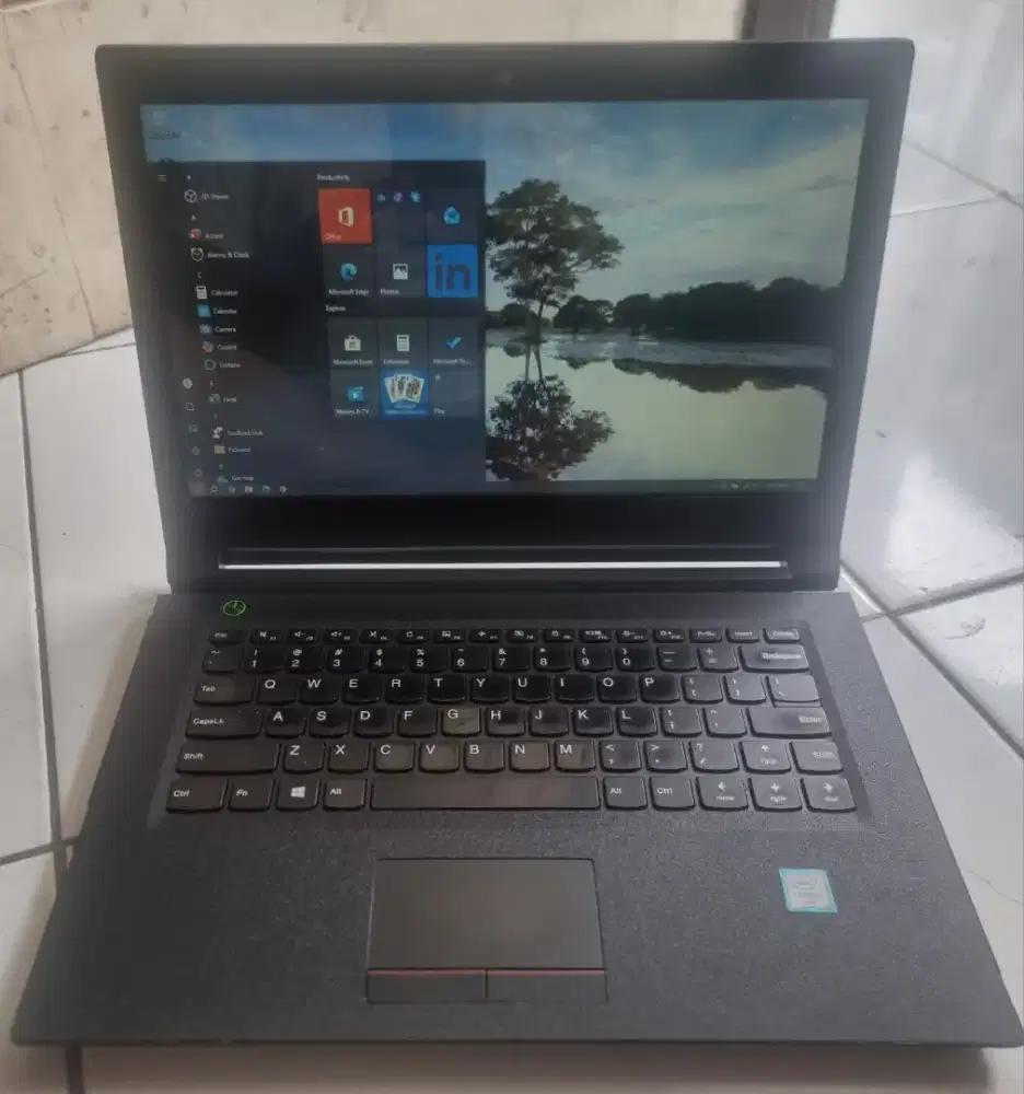 Laptop lenovo gen 6,ram 8/ssd 512,batre awet,all normal