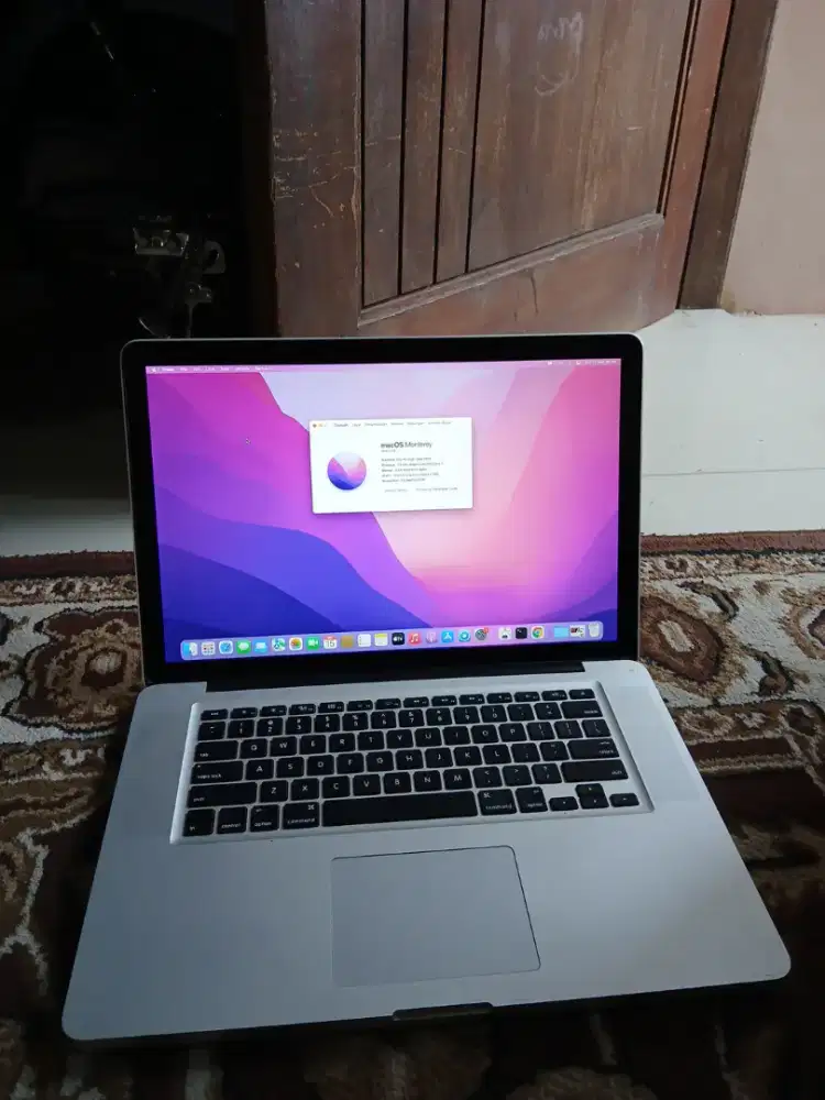 Macbook pro 15-inch. Late 2011  8\256gb