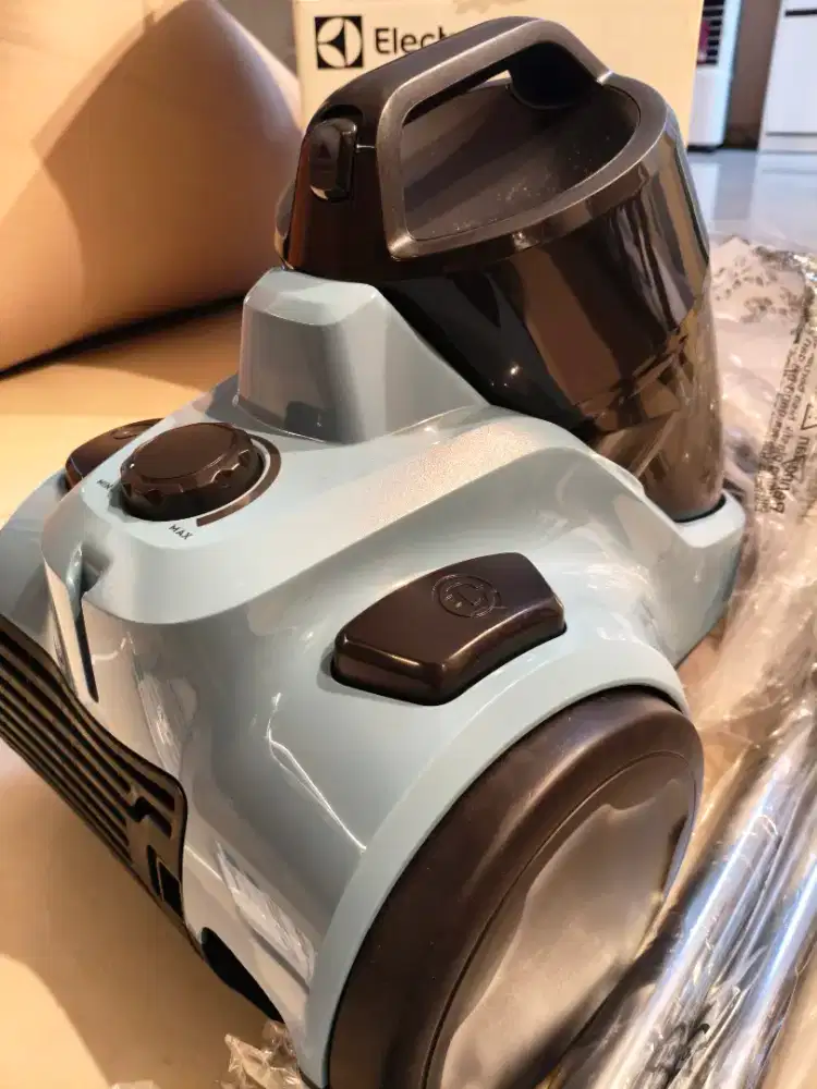 LIKE NEW VACUUM CLEANER by ELECTROLUX