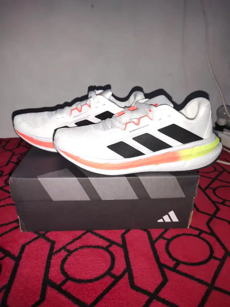 Sepatu Adidas questar running