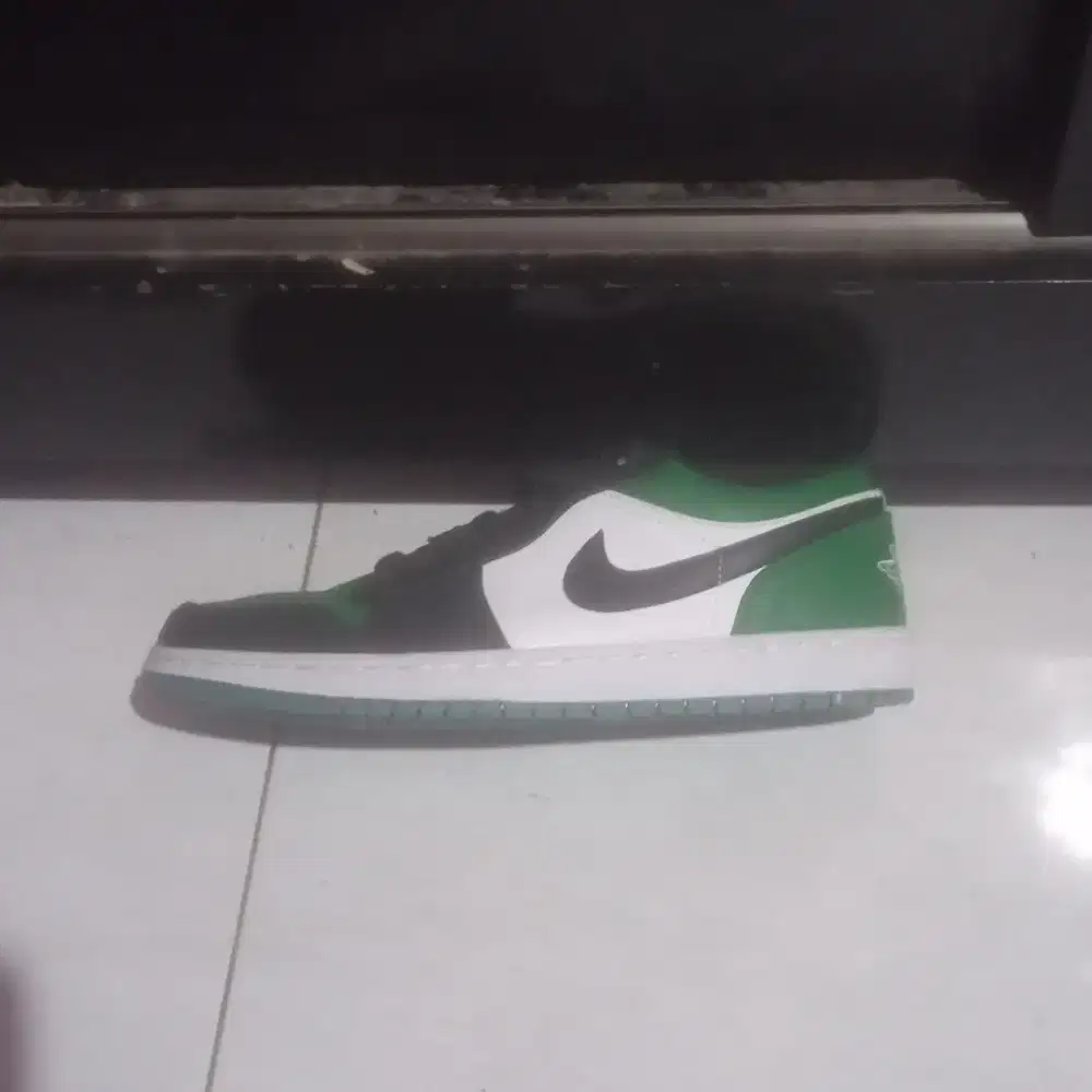 Air jordan low mystic green