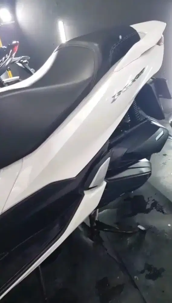 Honda PCX 160 CBS Putih 2024