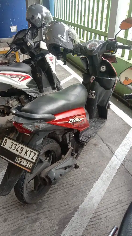 Dijual beat karbu thn 2009 warna merah body msh bawaan pabrik