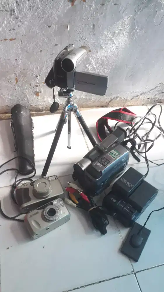 Jual koleksi kamera ada yg hidup ada yg mati borongin aja