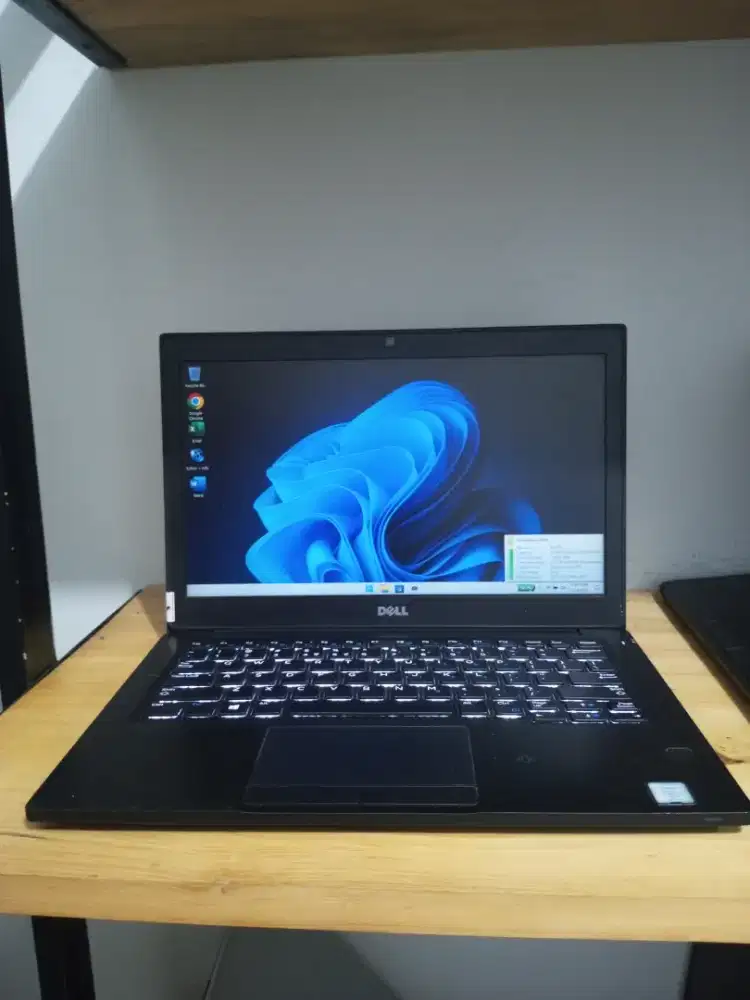 Dell 7390 Core i5-7300U DDR 8GB SSD 256GB 12.5 4 Jam Backlight