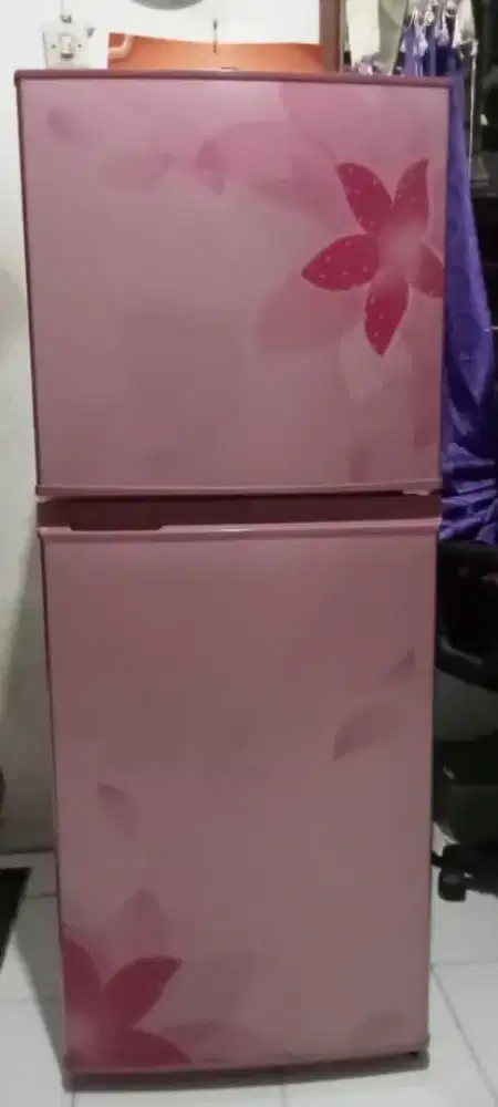 Jual kulkas 2 pintu sharp bagus dingin hrg 1,2jt