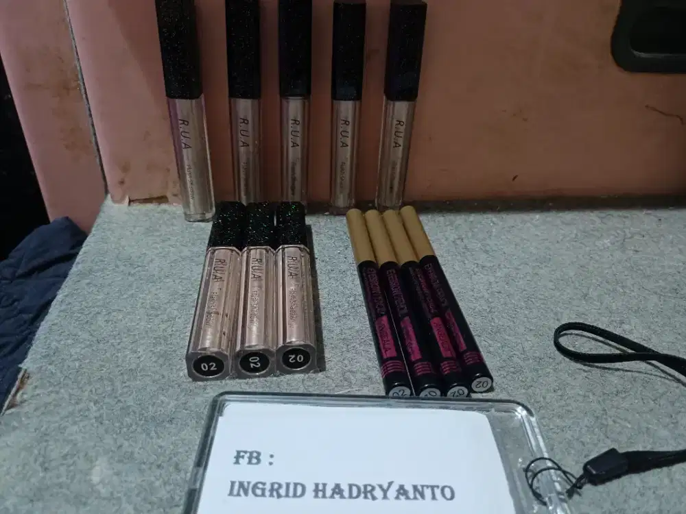 Eyeshadow Liquid + Eyebrow