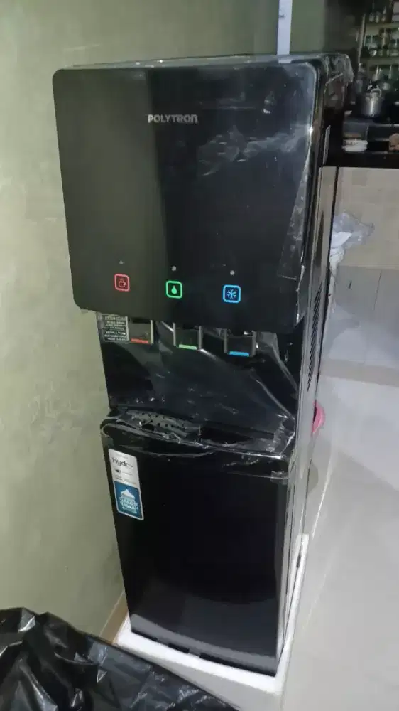Dijual cepat dispenser baru polytron (panas dingin normal)