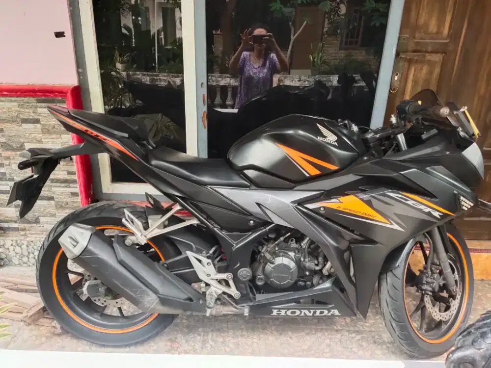 CBR 2019 TANGAN PERTAMA JUAL CEPAT