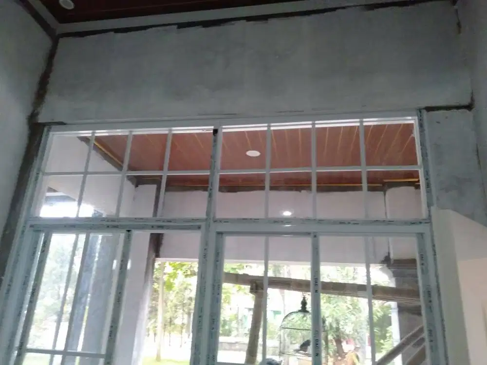 Plafon - Sekat Gypsum / GRC+ Kusen Aluminium + WPC-PVC-LIS MOULDING