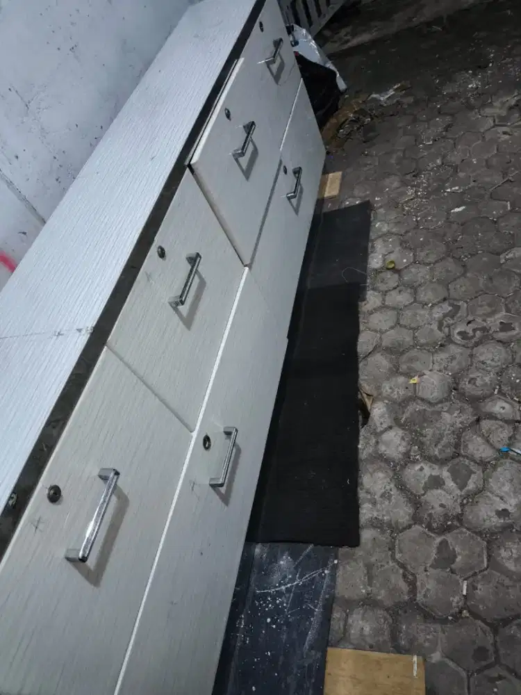 Lemari minimalis full laci