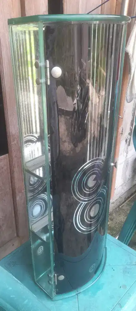 Lemari Kaca Dinding Tempat Kosmetik/P3K