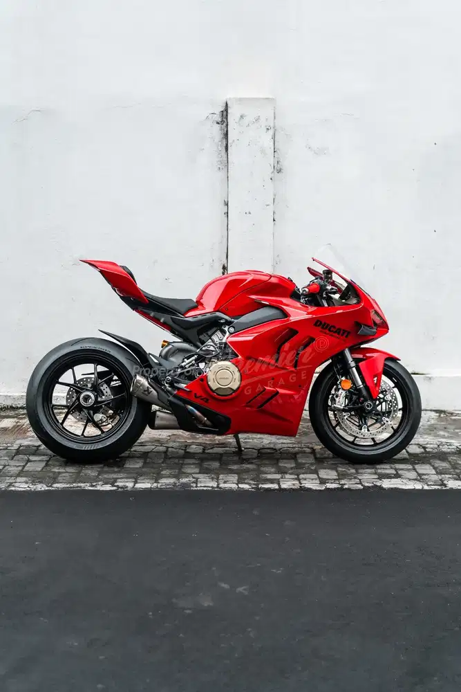 Moge Ducati Panigale V4 Red VIN. 2023 Red Color