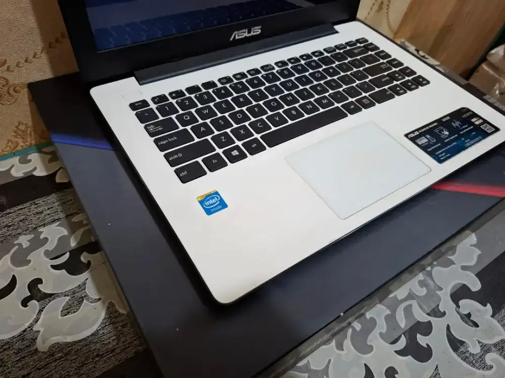 NO.111

LAPTOP ASUS X453M PROCESSOR INTEL CELERON N2840 RAM 4GB