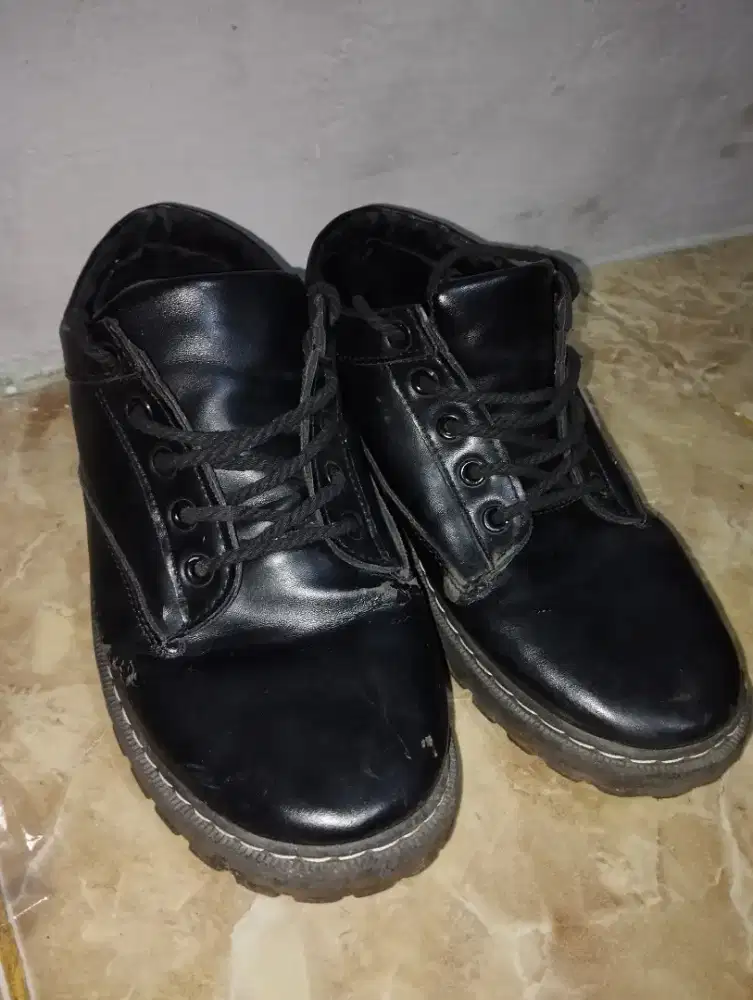 jual sepatu docmart