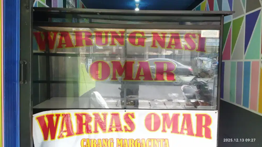 Etalase dan meja makan (baru dipakai 5 bulan)