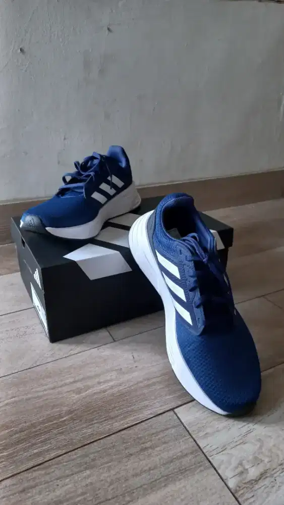 Sepatu Olahraga New Adidas Running ukuran 44
