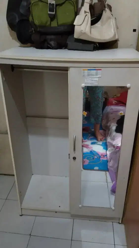 Lemari Pakaian baju