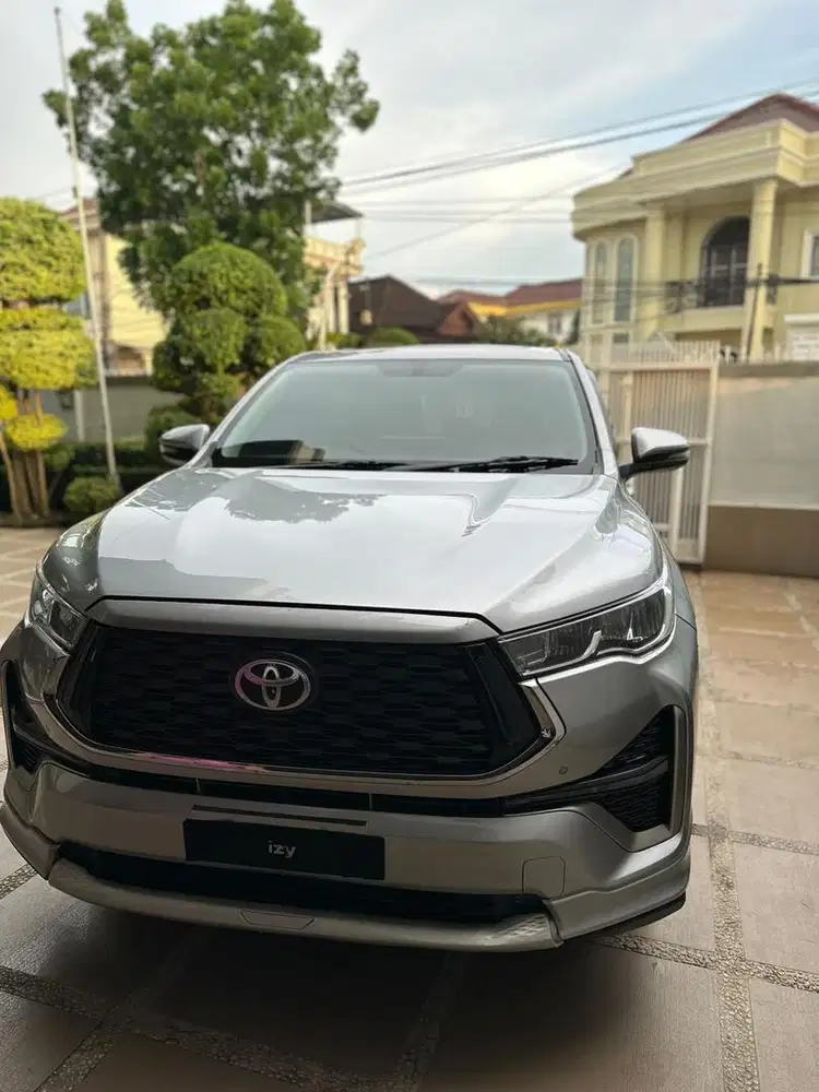 Dijual innova zenix v hybrid 2022 kondisi istimewa