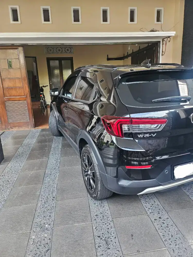 Jual mobil WRV RS Non-Sensing AT [HITAM - 2023]