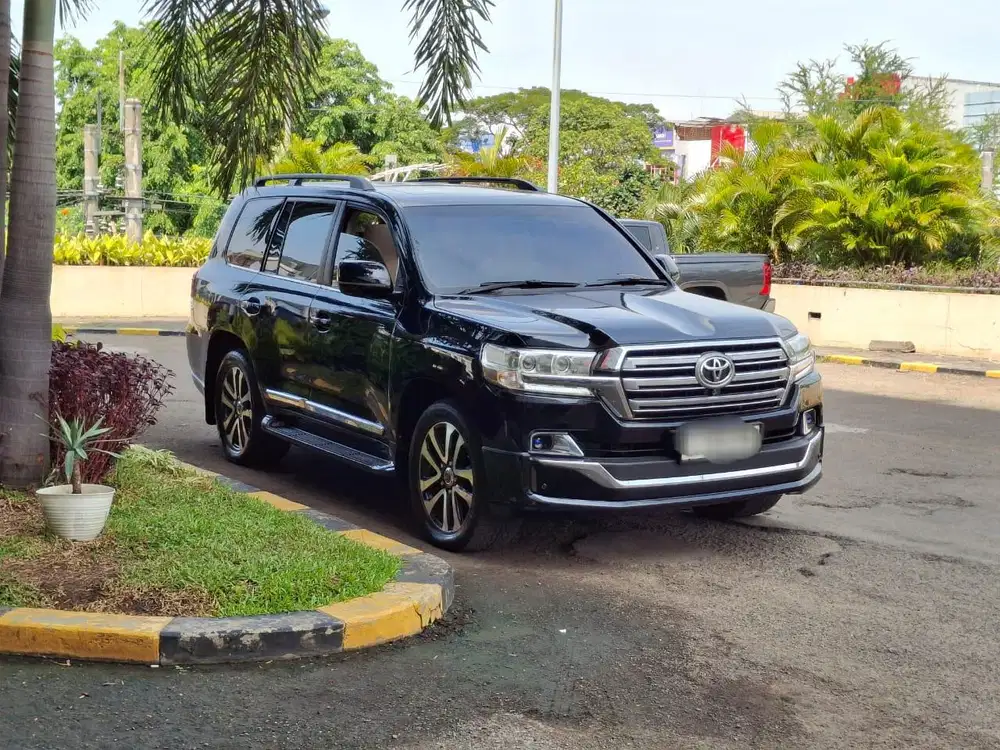 Toyota land cruiser v8 UK at 2012