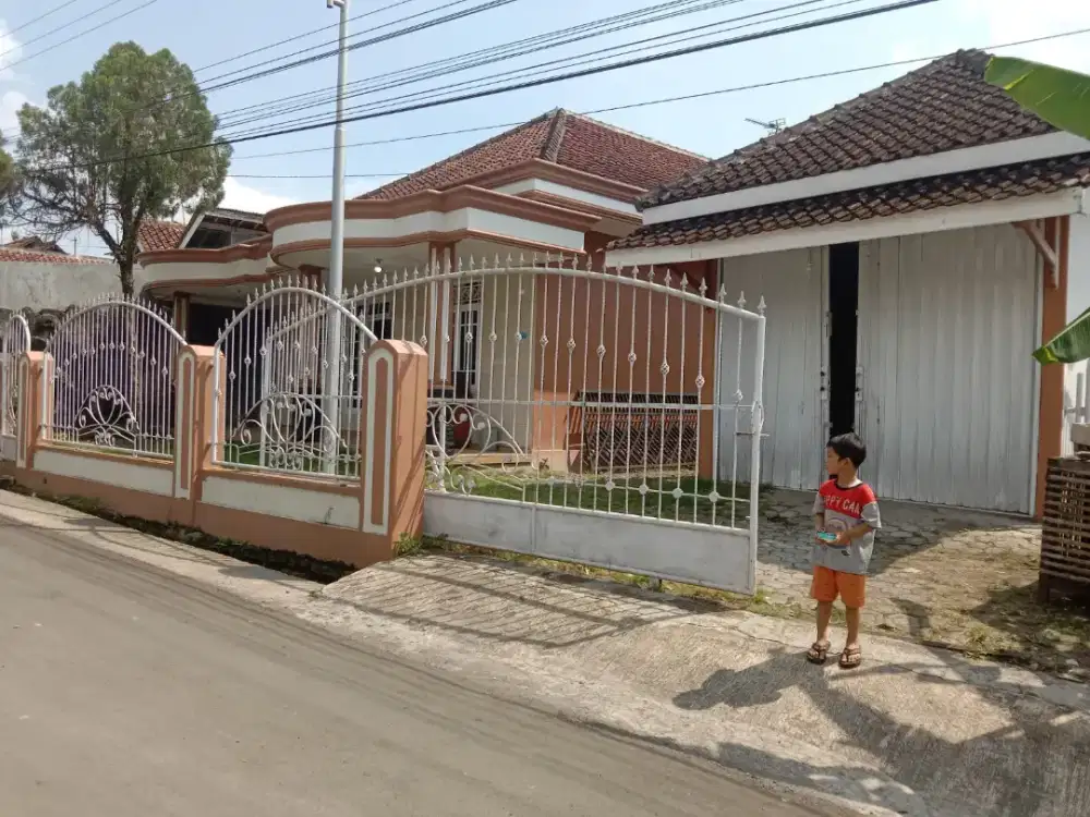 RUMAH BESAR MEWAH DI PURWOKERTO BONUS PERABOTAN ELEKTRONIK