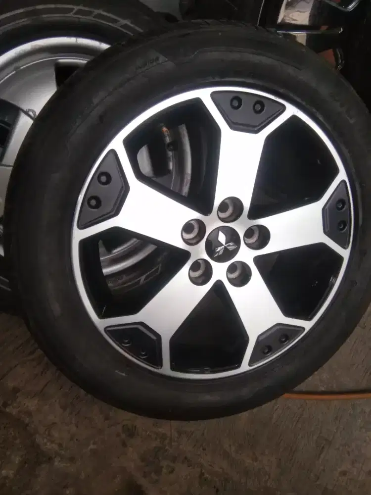 Velg oem xpander croos R17(5×114)  VELG AJA