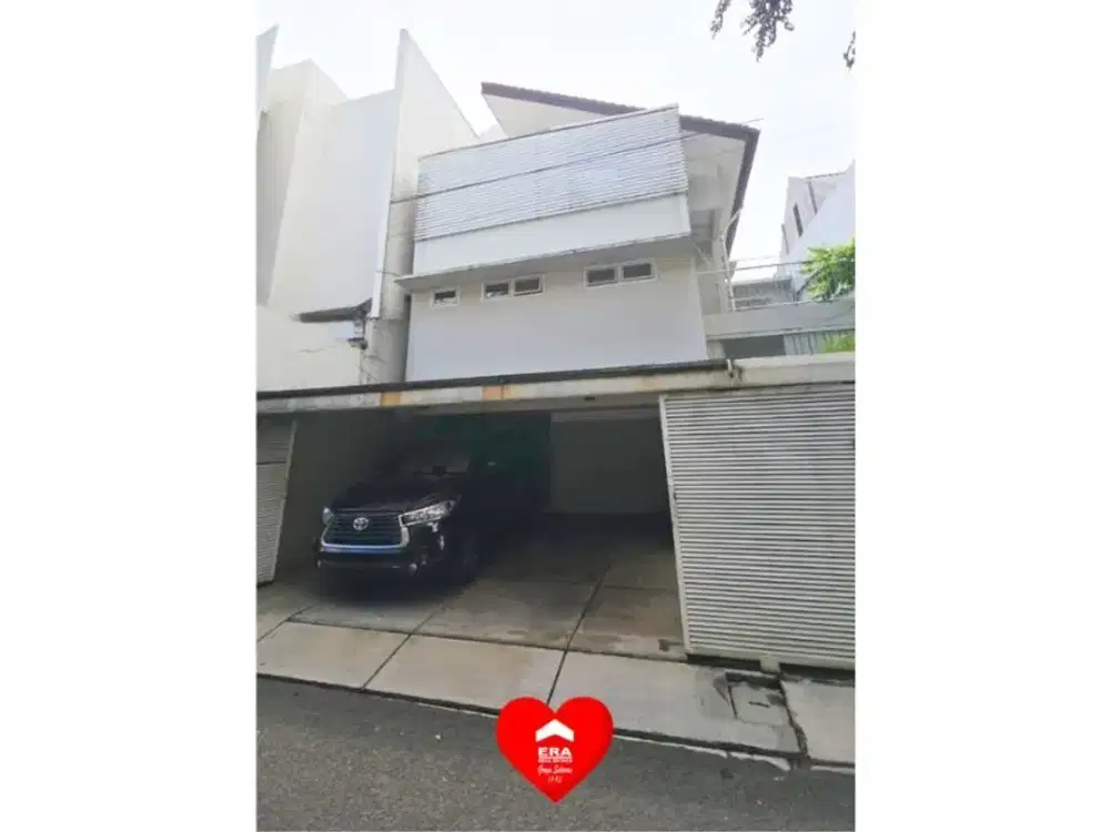 Rumah Bagus disewa ada Kolam Renang di Kebayoran Baru Jakarta Selatan