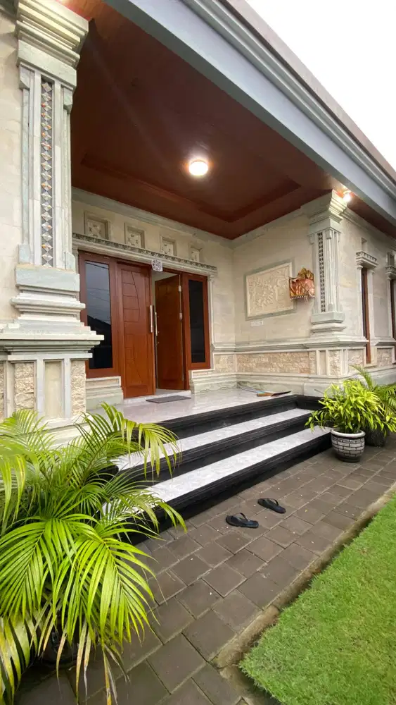 DISEWAKAN RUMAH SIDAKARYA